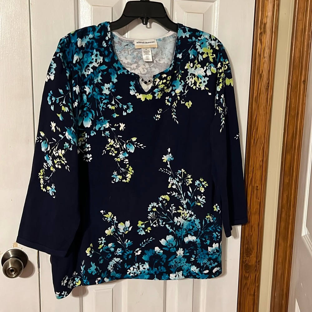 Alfred Dunner Woman’s sweater,